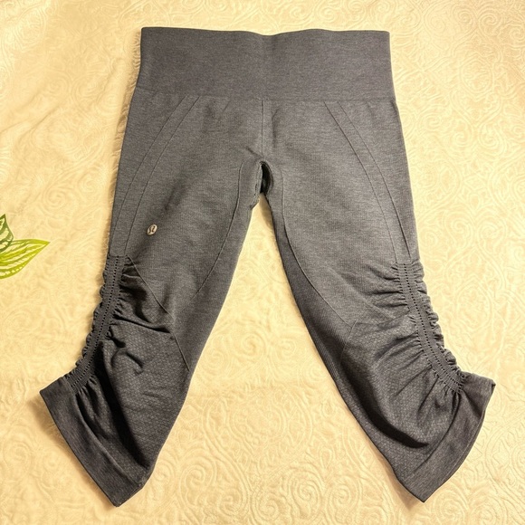 lululemon athletica Pants - Lululemon Gray Cropped Leggings Size 6